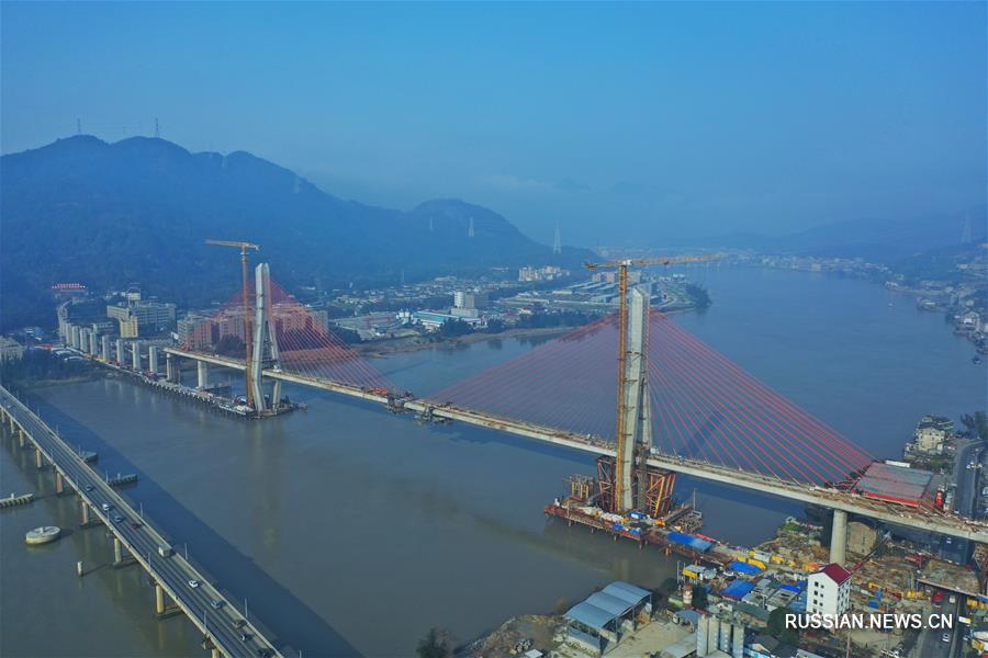 Мост через реку Оуцзян в провинции Чжэцзян готовится к стыковке