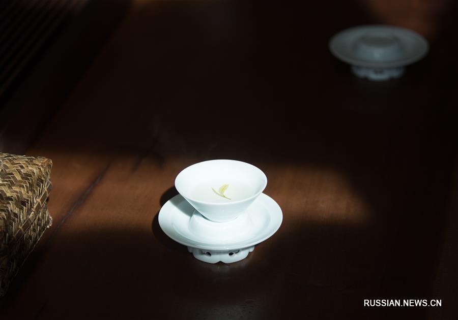 Белый чай на основе цветов химонанта из провинции Чжэцзян