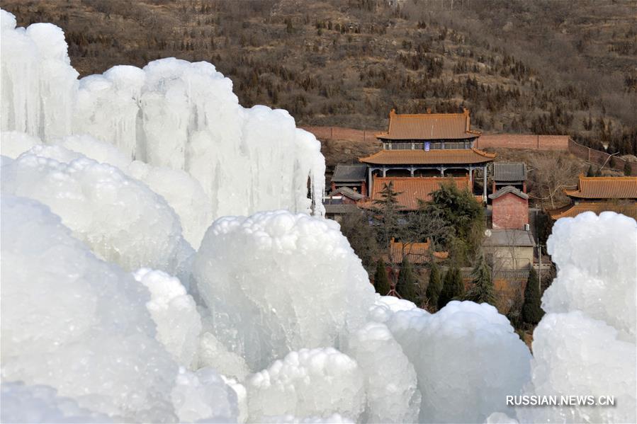 Ледяные водопады в горах Дааньшань