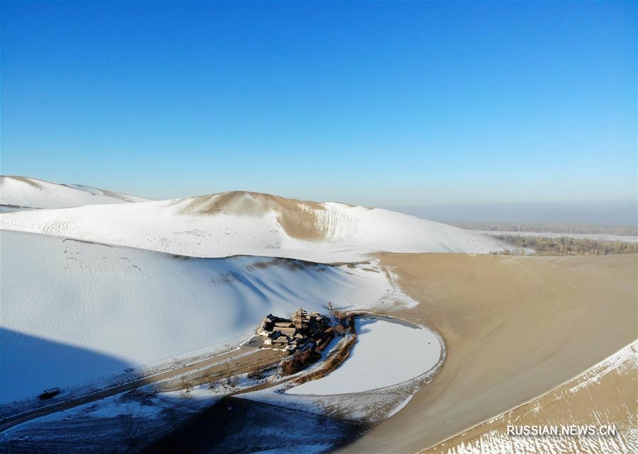 Зима в пустынном оазисе на северо-западе Китая