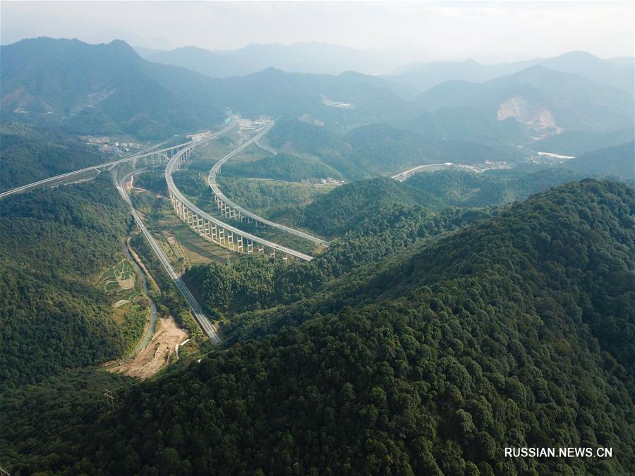 Открылось движение по реконструированному лунъяньскому участку скоростного шоссе Сямэнь -- Чэнду