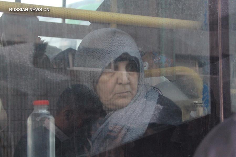 Сотни беженцев вернулись из Ливана в Сирию 