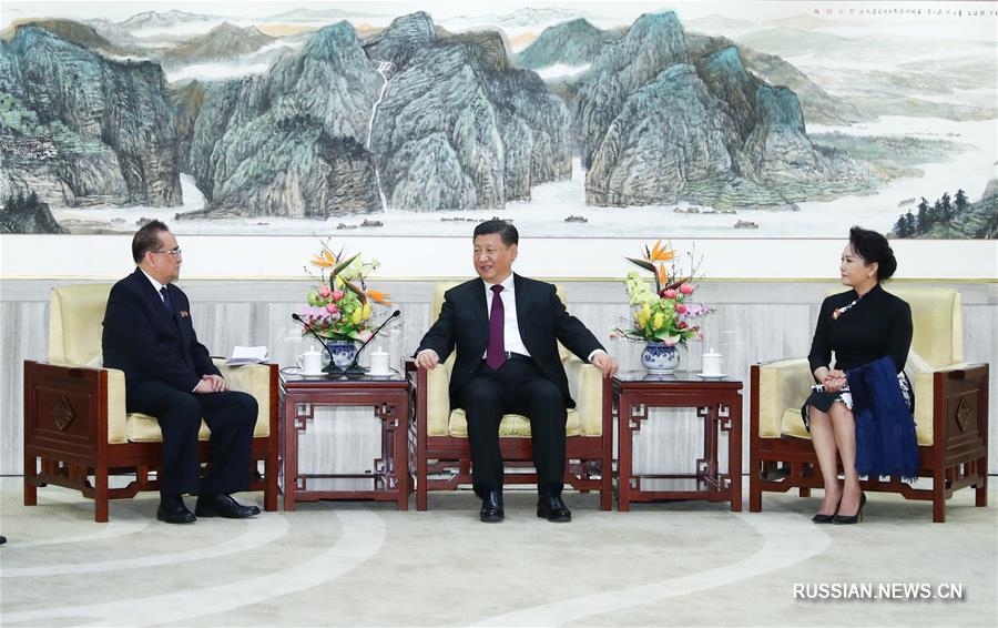 Си Цзиньпин с супругой встретились с членом Политбюро ЦК ТПК Ли Су Еном и посетили представление артистов из КНДР