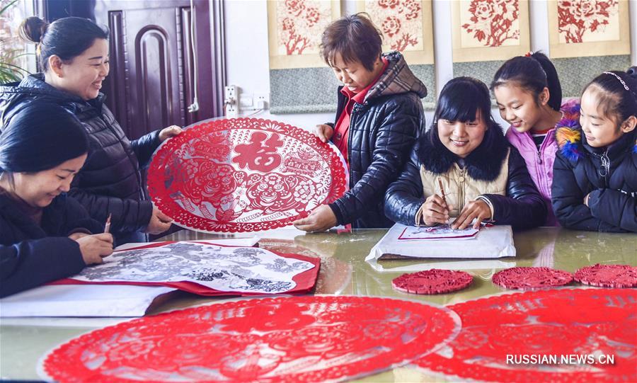 Бумажные орнаменты с символом наступающего года от мастериц из поселка Цуймяо