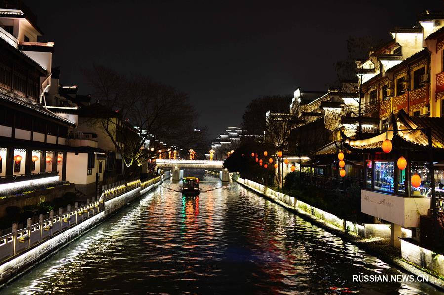 Вечерний Нанкин в праздничных огнях 