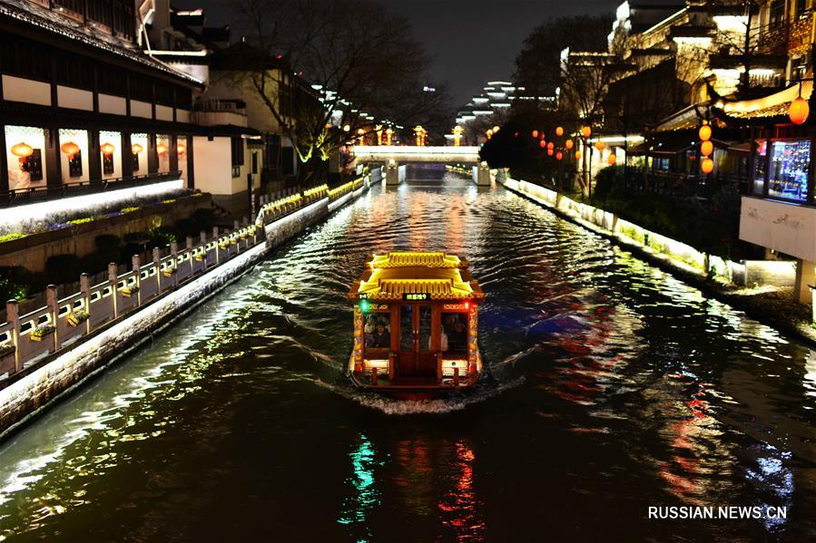 Вечерний Нанкин в праздничных огнях 