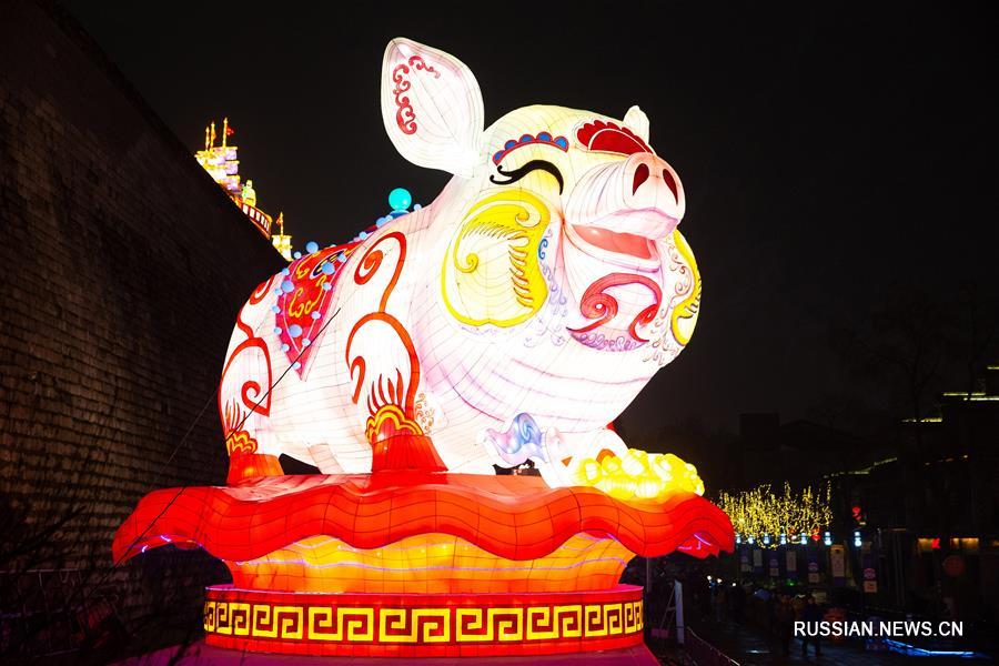 Вечерний Нанкин в праздничных огнях 