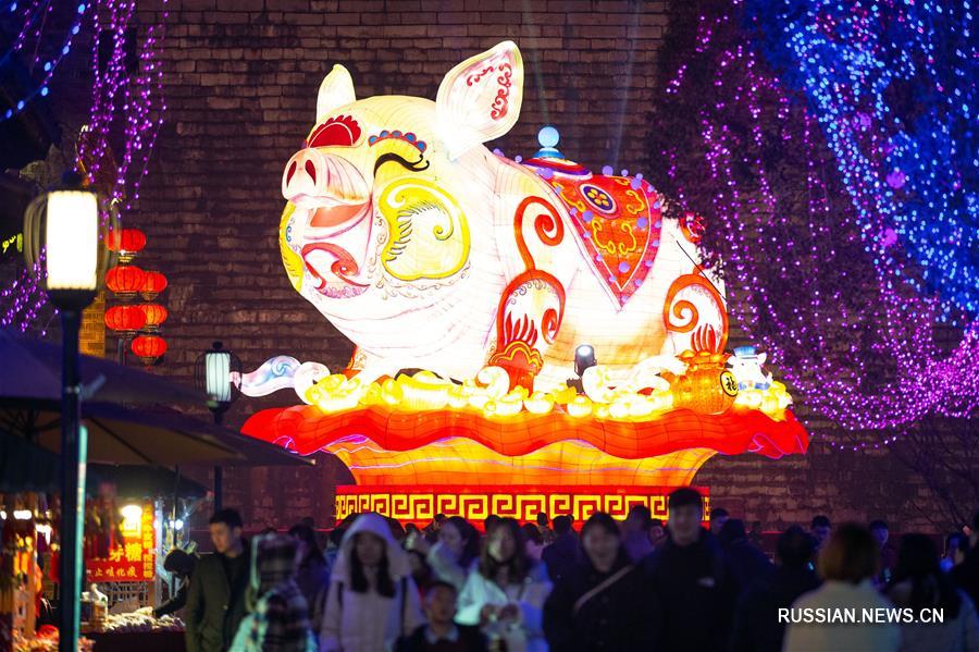 Вечерний Нанкин в праздничных огнях 