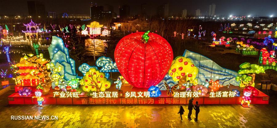 По всему Китаю встречают наступающий праздник Весны разноцветными фонарями