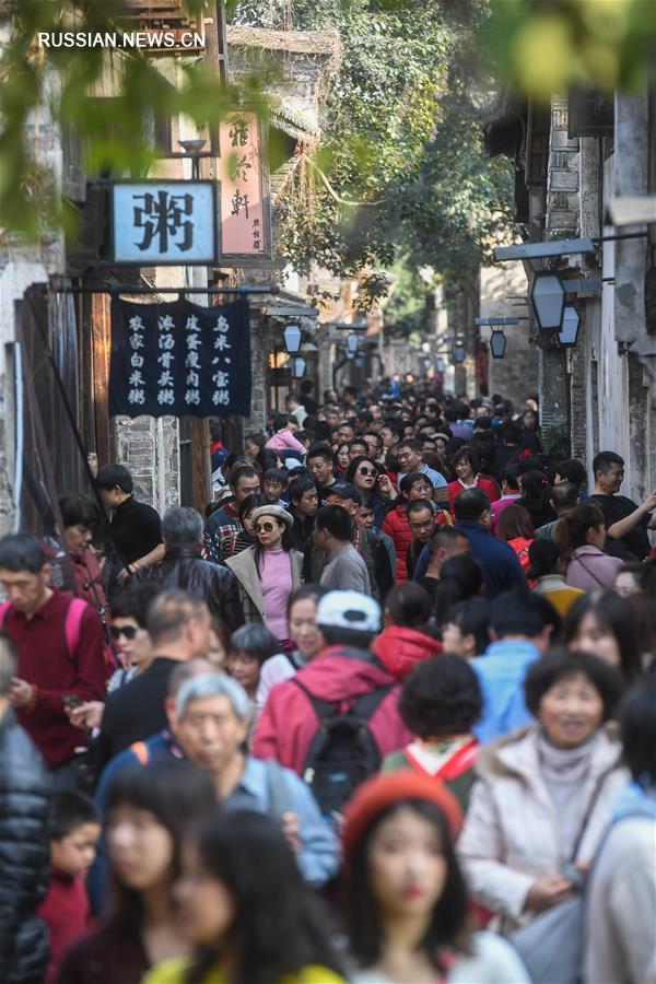 Китайцы гуляют в новогодние каникулы