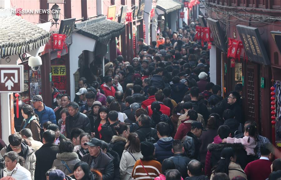 Китайцы гуляют в новогодние каникулы