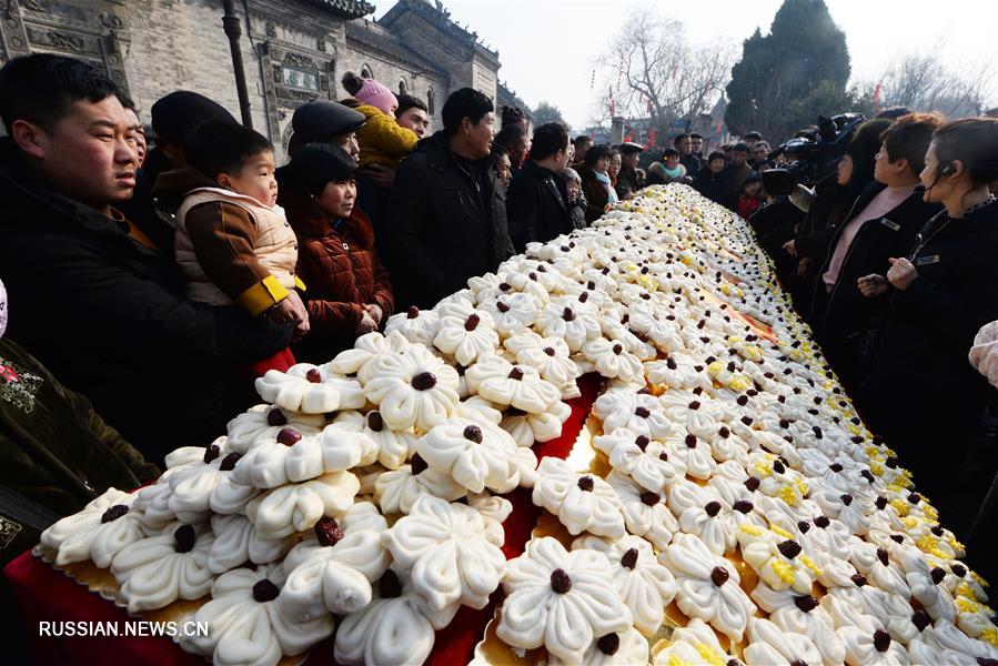 1500 новогодних хлебцев с финиками в Бочжоу