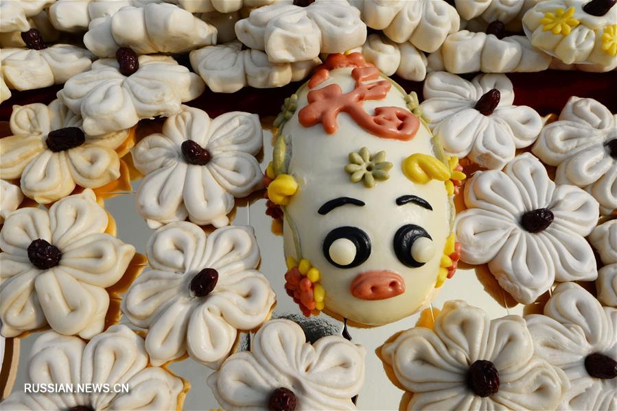 1500 новогодних хлебцев с финиками в Бочжоу