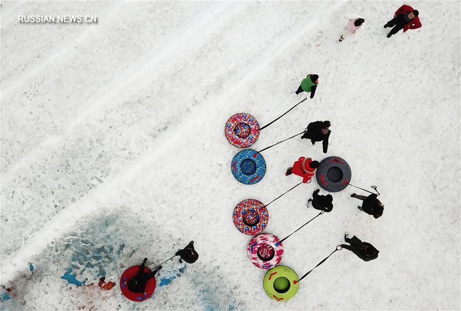 Праздник Весны отмечается на лыжных базах в китайских провинциях