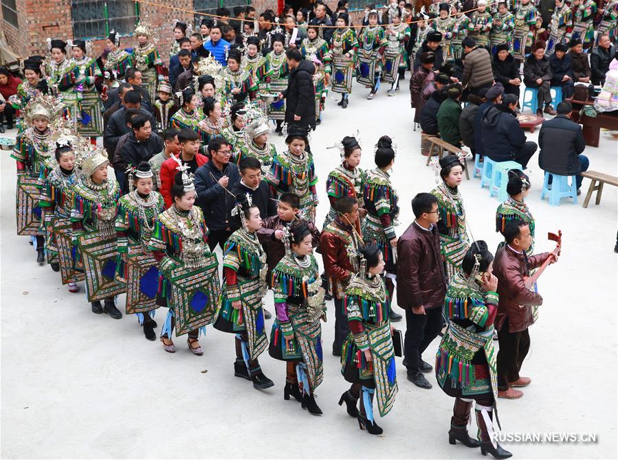 Звуки лютни пипа провозгласили приход Нового года в уезде Жунцзян