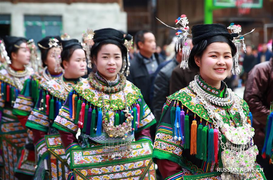 Звуки лютни пипа провозгласили приход Нового года в уезде Жунцзян