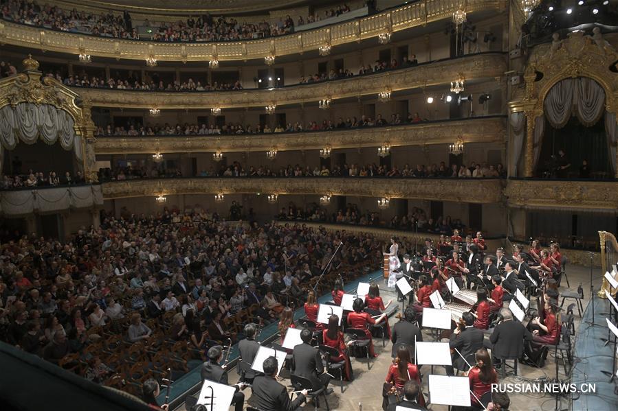 Большим концертом отметили праздник Весны в Санкт-Петербурге