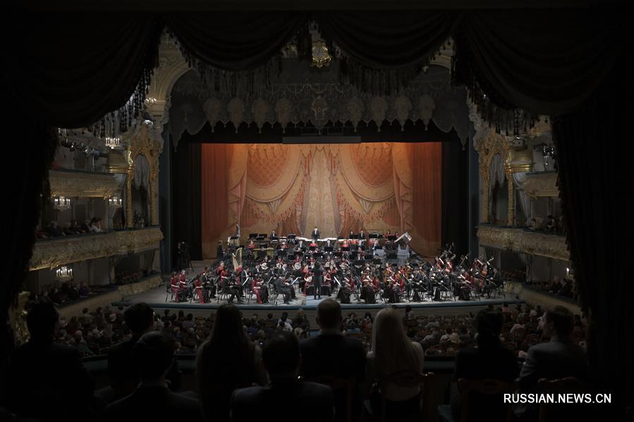 Большим концертом отметили праздник Весны в Санкт-Петербурге