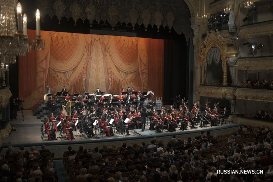 Большим концертом отметили праздник Весны в Санкт-Петербурге
