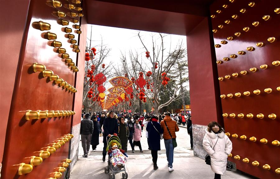 Храмовая ярмарка в пекинском парке Дитань