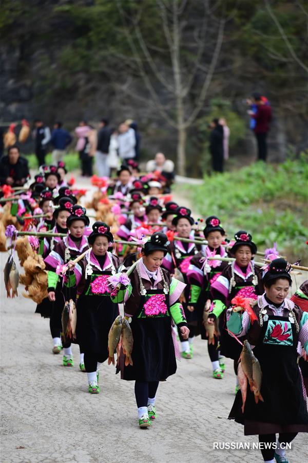 Более сотни "гума" вернулись в родную мяоскую деревню на новогодние праздники