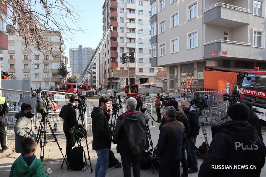 Число жертв обрушения здания в Стамбуле выросло до 21