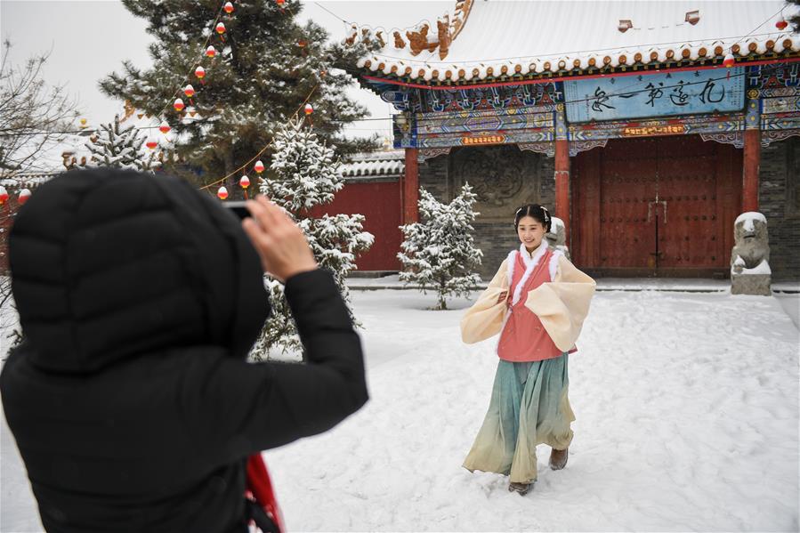 Весенний снег за Великой стеной