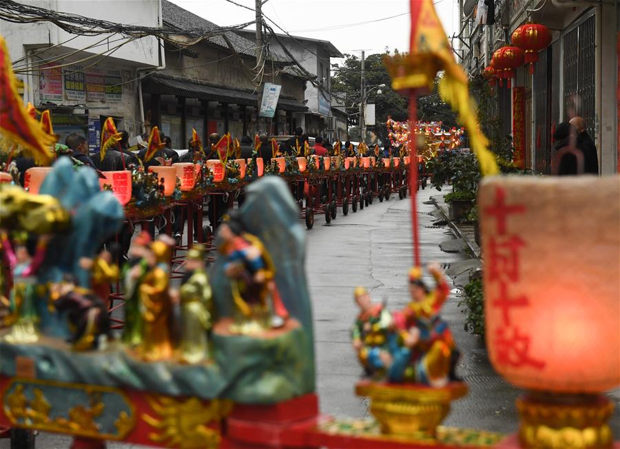 Декоративные драконы из Юэцина