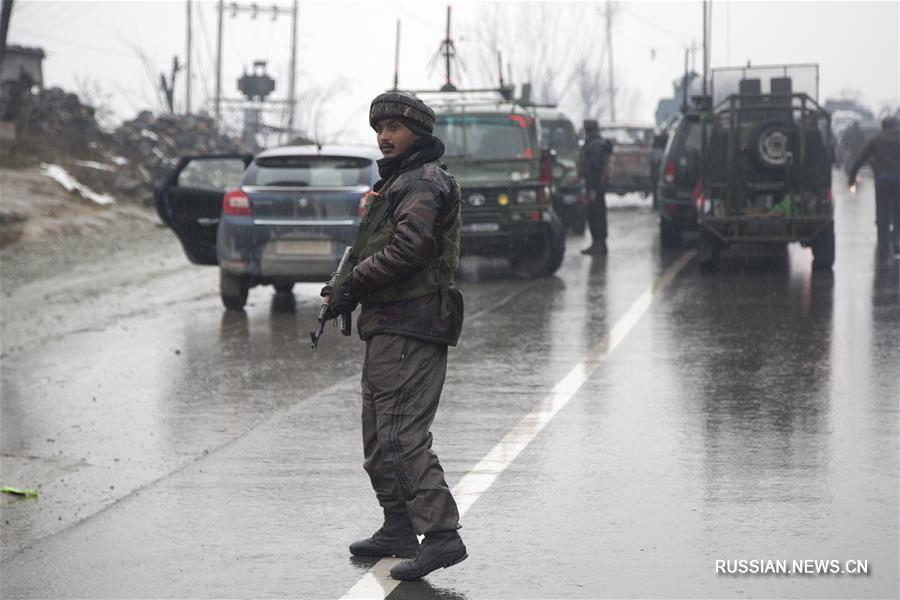 Жертвами теракта в контролируемой Индией части Кашмира стали как минимум 30 человек