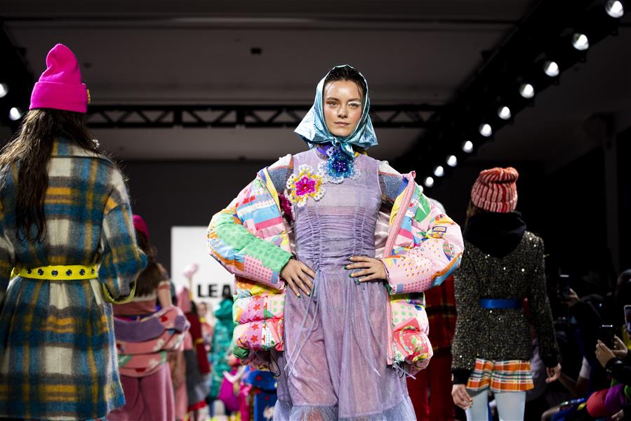 Китайский модельер представила свою коллекцию на Нью-Йоркской неделе моды