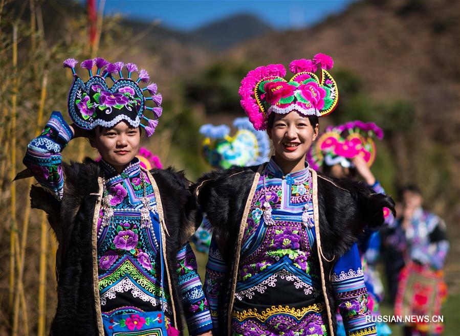 Конкурс ийских национальных костюмов в провинции Юньнань