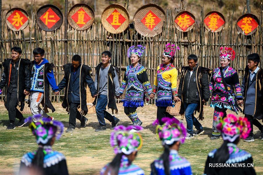 Конкурс ийских национальных костюмов в провинции Юньнань