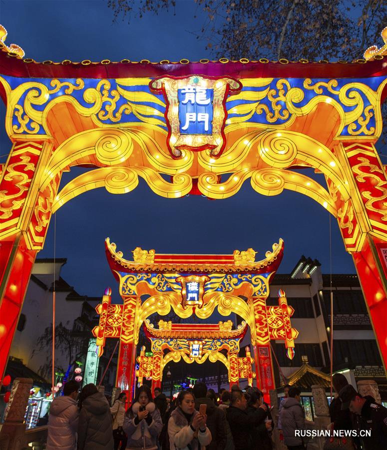 Вечерние огни на праздник Фонарей