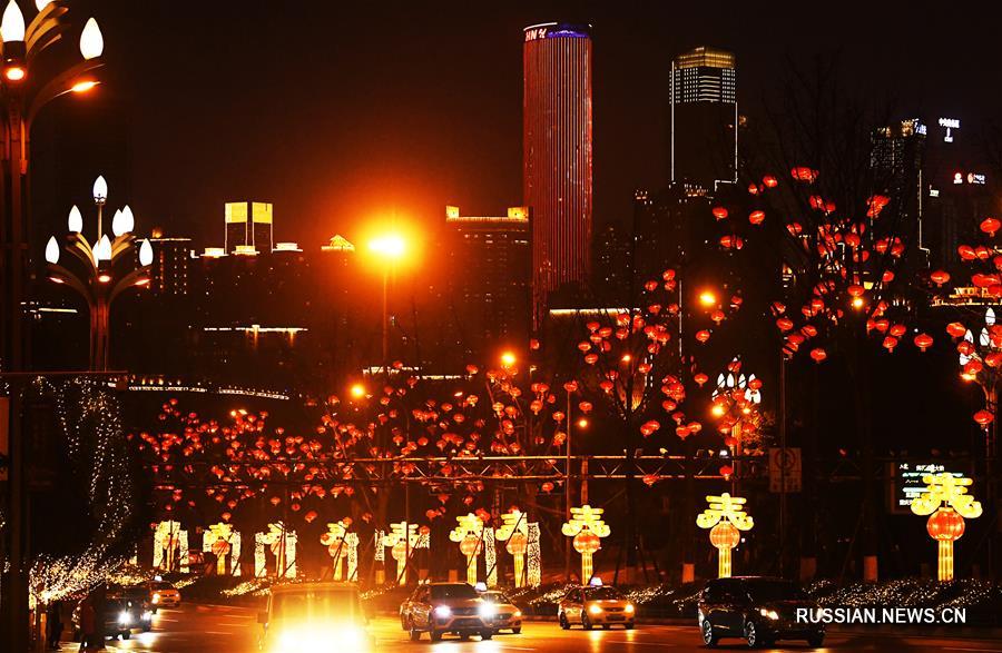Яркие ночные виды в Чунцине во время праздника Весны