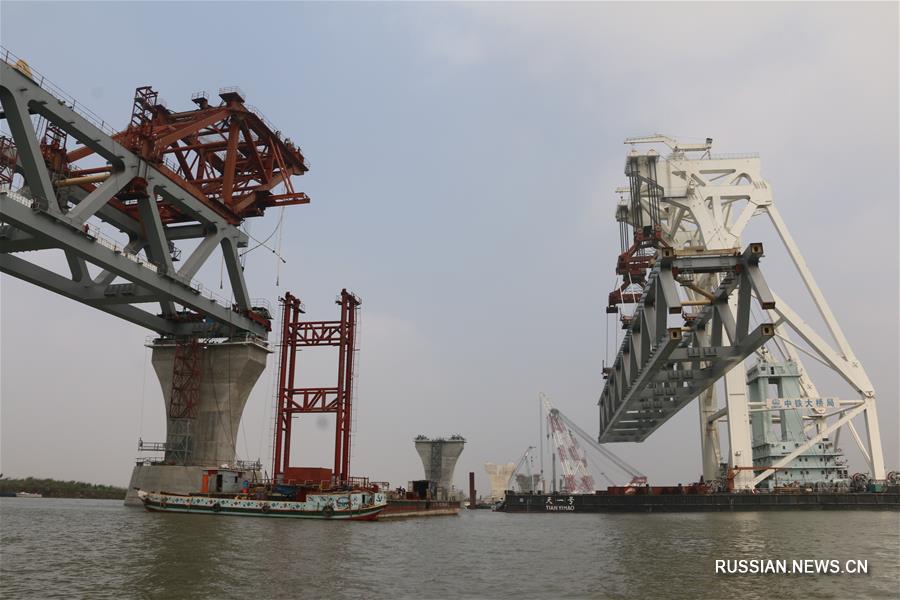 Строители установили седьмой пролет моста Падма в Бангладеш