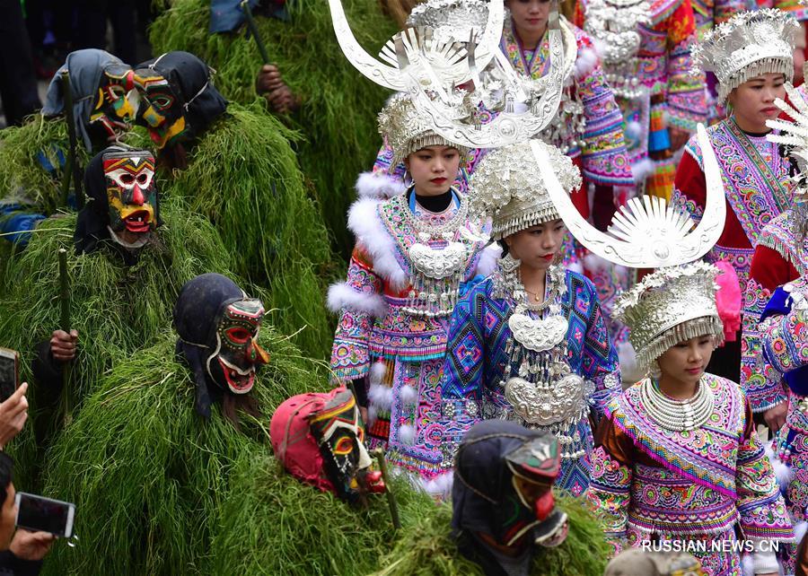 Национальный праздник Похуэй в мяоских горах