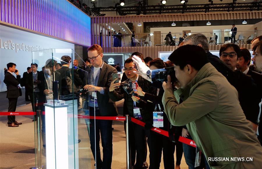 Компания Huawei представила новый складывающийся смартфон Mate X с поддержкой 5G