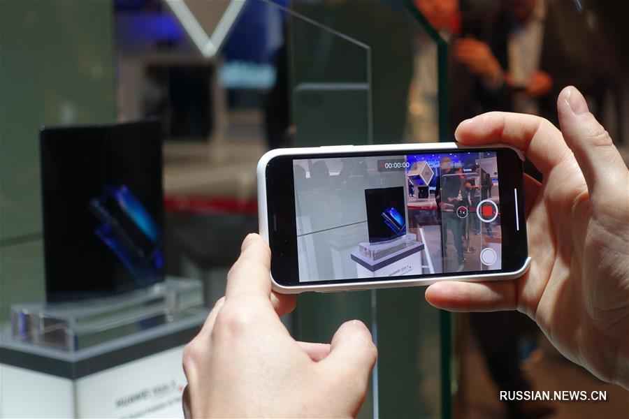 Компания Huawei представила новый складывающийся смартфон Mate X с поддержкой 5G