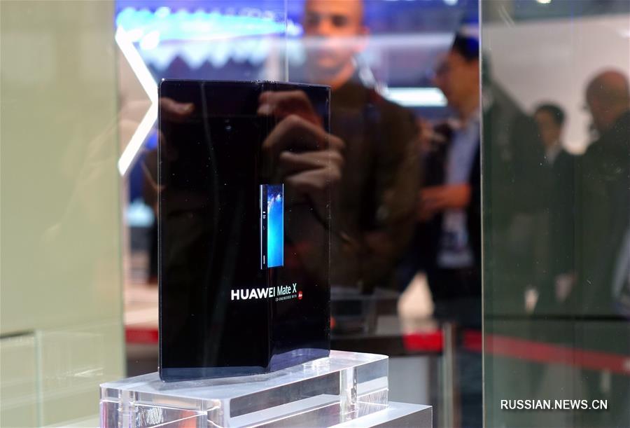 Компания Huawei представила новый складывающийся смартфон Mate X с поддержкой 5G