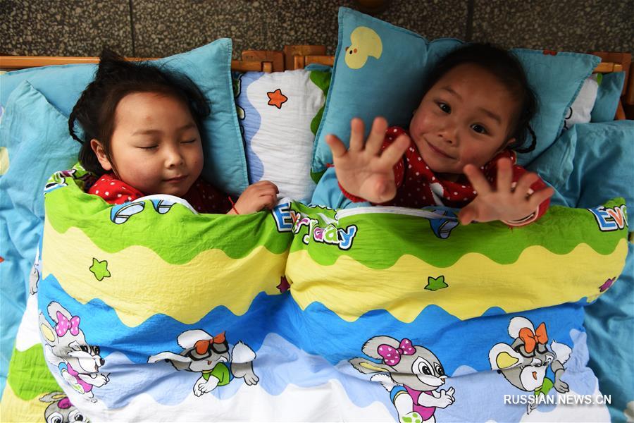 Новая жизнь сестер-близняшек из бедной дунской деревни