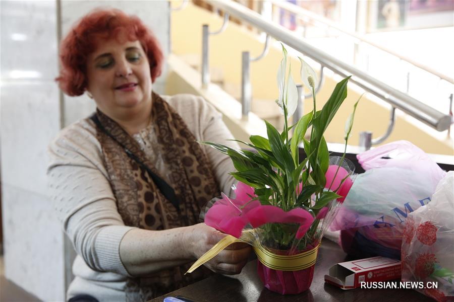 В Бишкеке открылась первая весенняя ярмарка цветов "Цветочное пробуждение" 