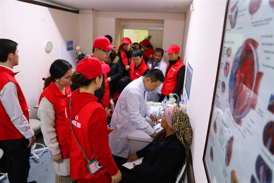Китайские врачи проводят в Ташкенте благотворительную акцию "Сердцем озаренный мир"