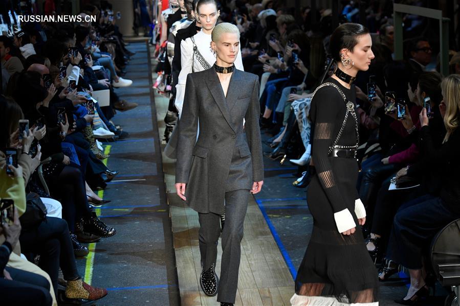 Alexander McQueen на Парижской неделе моды