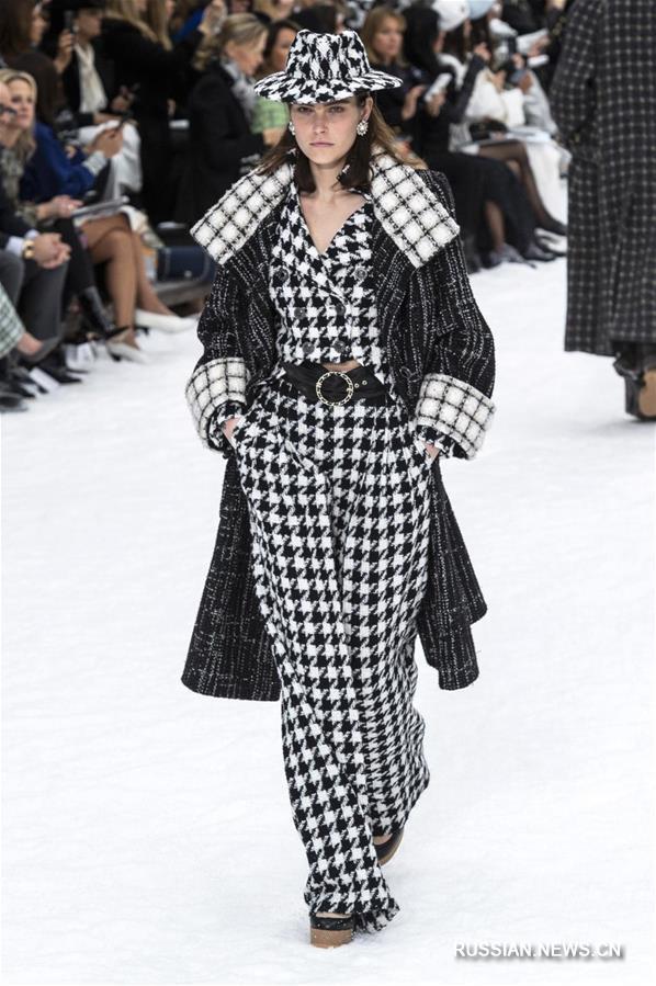 Парижская неделя моды сезона осень-зима 2019/2020 -- Коллекция от бренда Chanel 