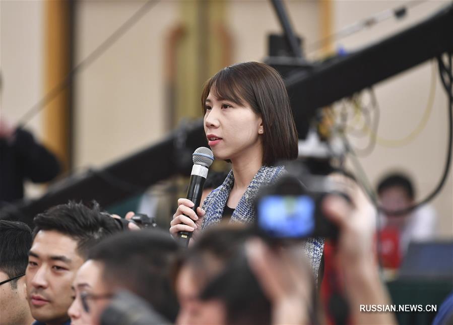 Министр финансов Лю Кунь и его заместители ответил на вопросы журналистов на пресс-конференции в рамках 2-й сессии ВСНП 13-го созыва