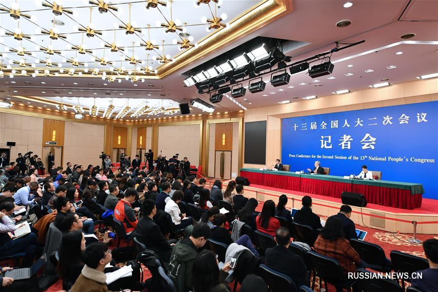 Руководитель Канцелярии Госсовета КНР по оказанию помощи бедным районам ответил на вопросы журналистов на пресс-конференции в рамках 2-й сессии ВСНП 13-го созыва