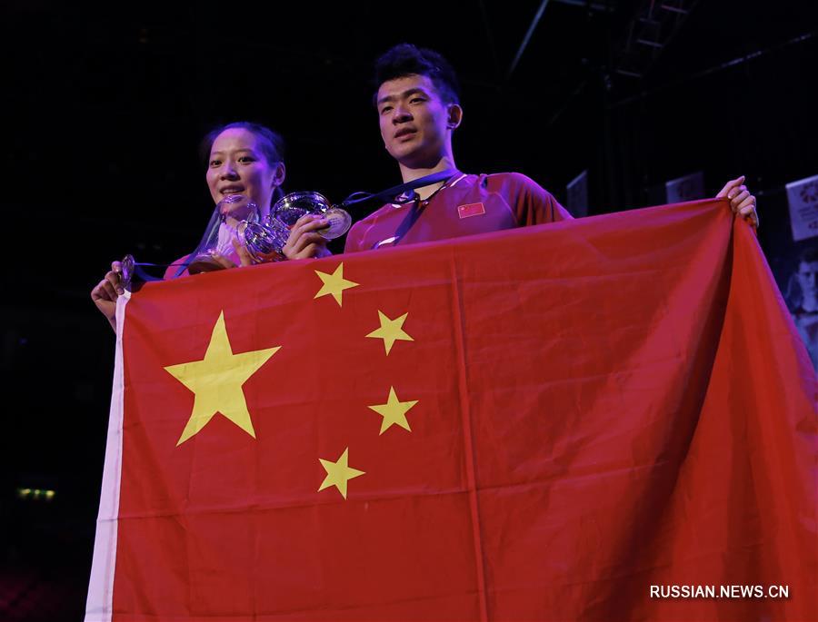 Чжэн Сывэй и Хуан Яцюн завоевали первое место в финале смешанного парного разряда на Открытом чемпионате Англии по бадминтону