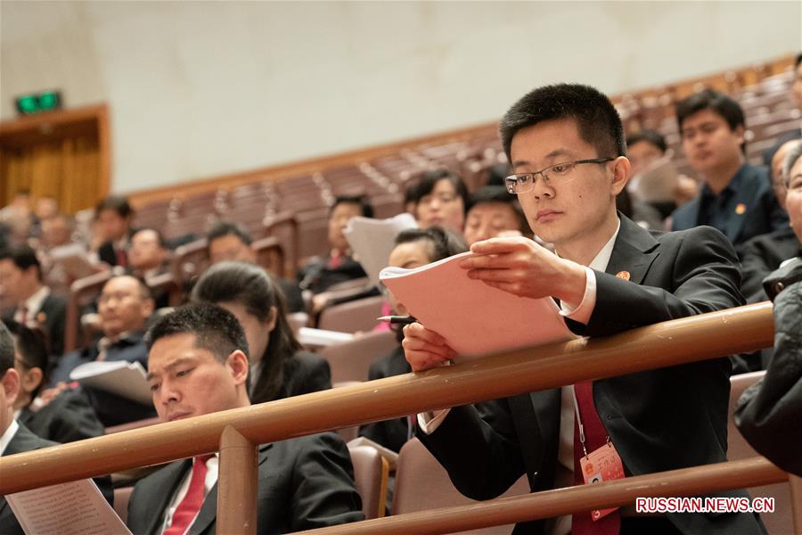 В Пекине состоялось третье пленарное заседание 2-й сессии ВСНП 13-го созыва