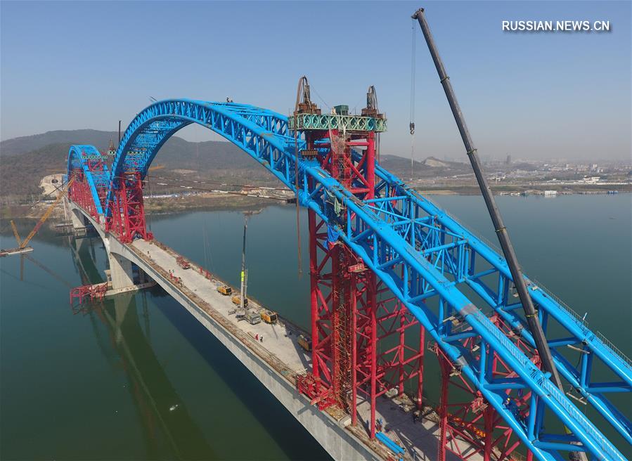 Строительство моста на ВСЖД Ухань-Шиянь в провинции Хубэй