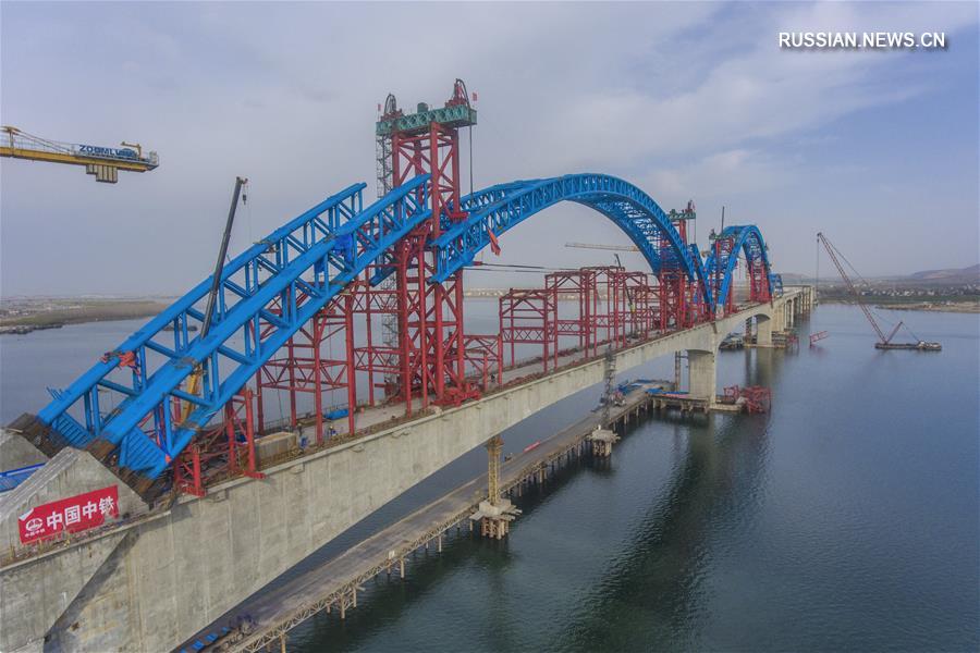 Строительство моста на ВСЖД Ухань-Шиянь в провинции Хубэй